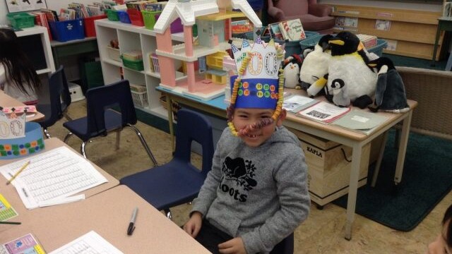 On the crowns they drew ten different groups of ten shapes in different colours.