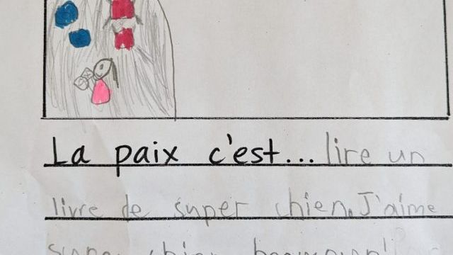 Peace is reading a Super Chien book.